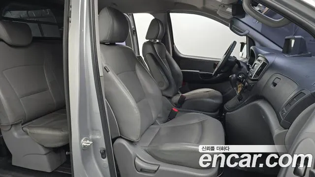 Hyundai Starex 2017 — фото 10