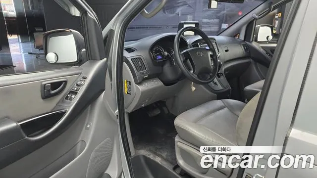 Hyundai Starex 2017 — фото 11