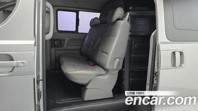 Hyundai Starex 2017 — фото 12
