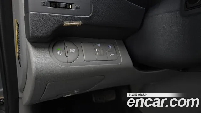 Hyundai Starex 2017 — фото 14