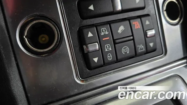 Land Rover Discovery 2015 — фото 17