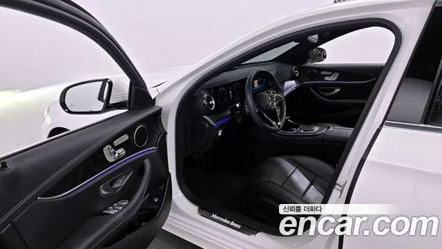 Mercedes-Benz E-Class 2023 — фото 10