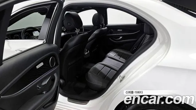 Mercedes-Benz E-Class 2023 — фото 11