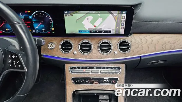 Mercedes-Benz E-Class 2021 — фото 15
