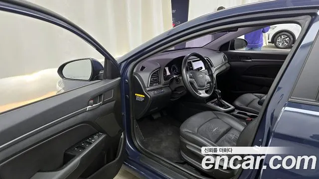 Hyundai AVANTE 2016 — фото 10