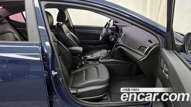Hyundai AVANTE 2016 — фото 11