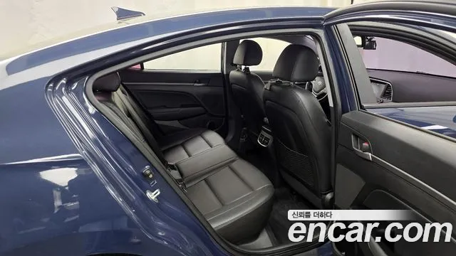 Hyundai AVANTE 2016 — фото 12