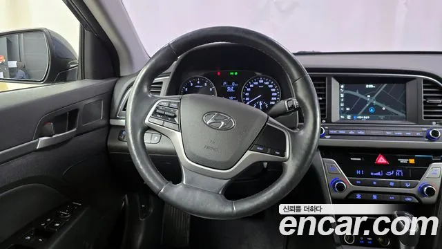 Hyundai AVANTE 2016 — фото 13