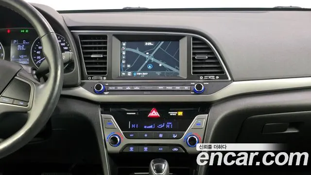 Hyundai AVANTE 2016 — фото 14
