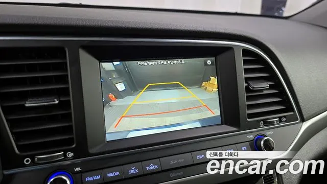 Hyundai AVANTE 2016 — фото 15