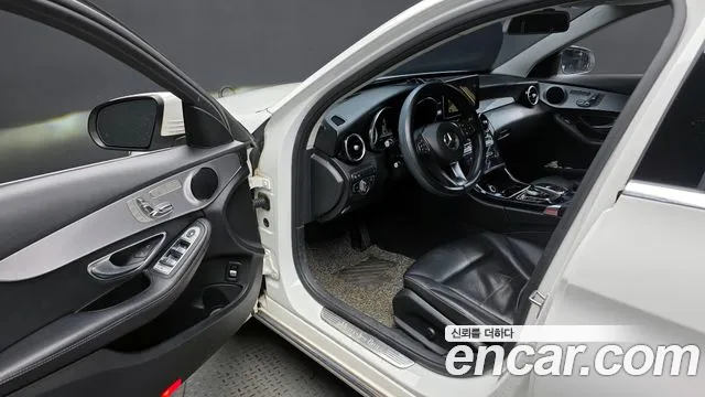 Mercedes-Benz C-Class 2018 — фото 11