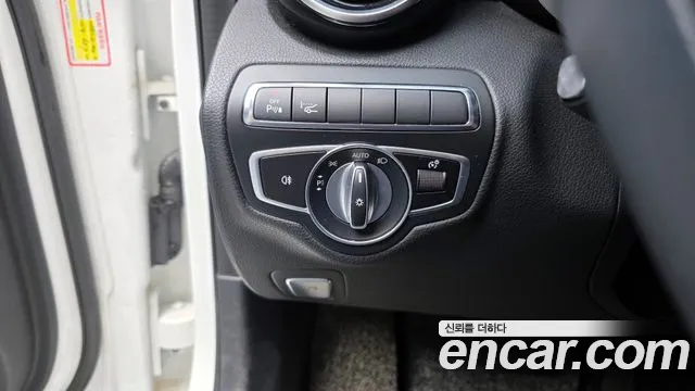 Mercedes-Benz C-Class 2018 — фото 16