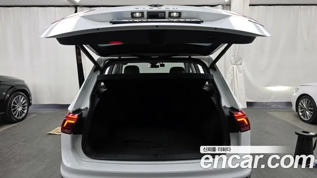 Volkswagen Tiguan 2023 — фото 20