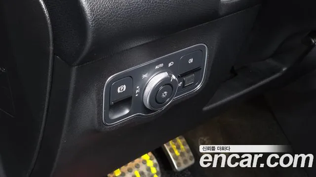Mercedes-Benz GLB-Class 2023 — фото 16