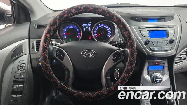 Hyundai AVANTE 2014 — фото 15