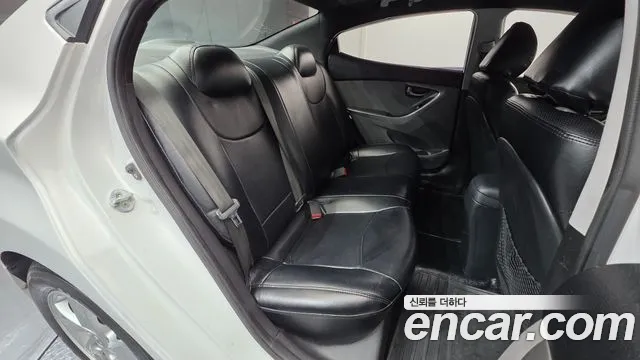 Hyundai AVANTE 2014 — фото 19