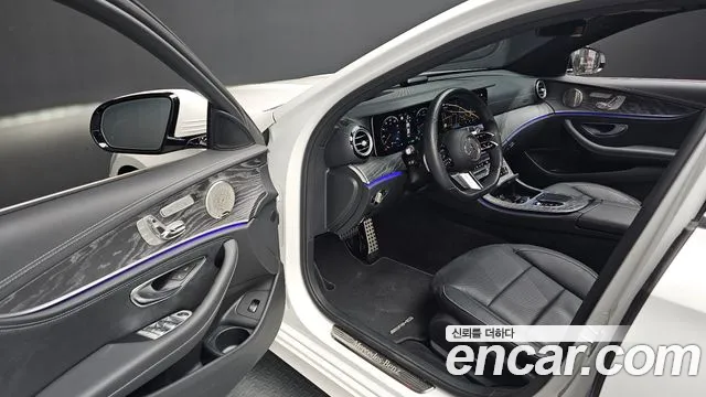 Mercedes-Benz E-Class 2022 — фото 11
