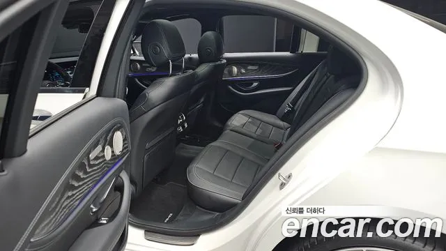 Mercedes-Benz E-Class 2022 — фото 12