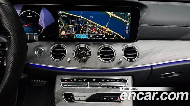 Mercedes-Benz E-Class 2022 — фото 14