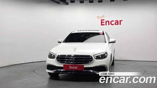 Mercedes-Benz E-Class 2022 — фото 3