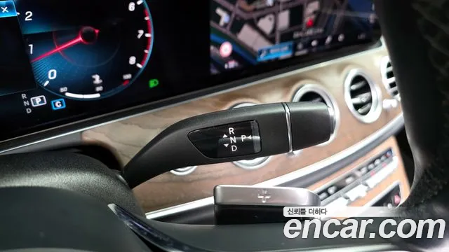 Mercedes-Benz E-Class 2022 — фото 9
