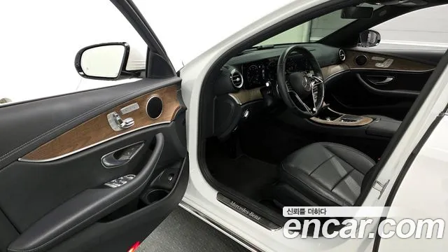 Mercedes-Benz E-Class 2022 — фото 10
