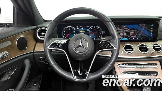 Mercedes-Benz E-Class 2022 — фото 13