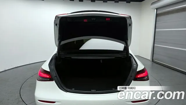 Mercedes-Benz E-Class 2022 — фото 20