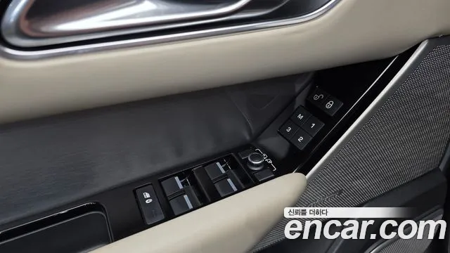 Land Rover Range Rover Velar 2018 — фото 16