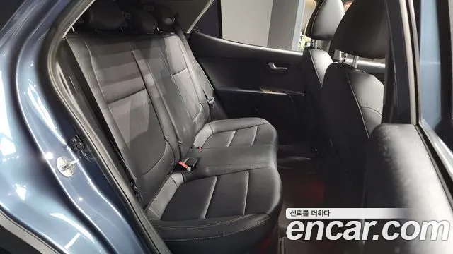 Kia Stonic 2018 — фото 12