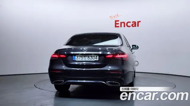 Mercedes-Benz E-Class 2022 — фото 4