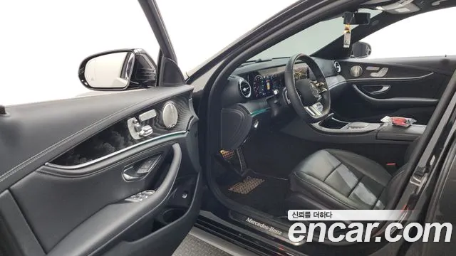 Mercedes-Benz E-Class 2022 — фото 10