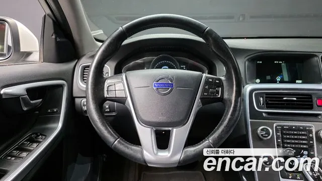 Volvo S60 2016 — фото 13