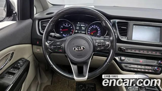 Kia Canival 2017 — фото 14