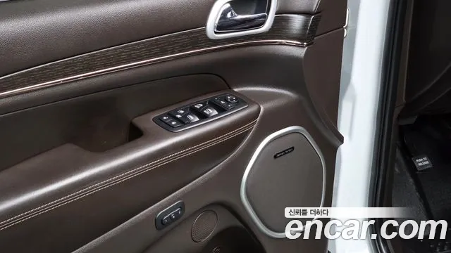 Jeep Cherokee 2018 — фото 17