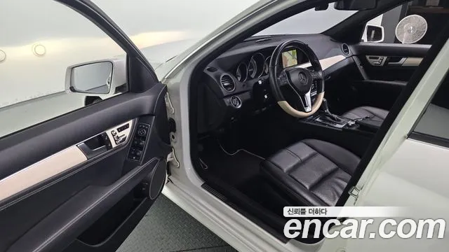 Mercedes-Benz C-Class 2013 — фото 11