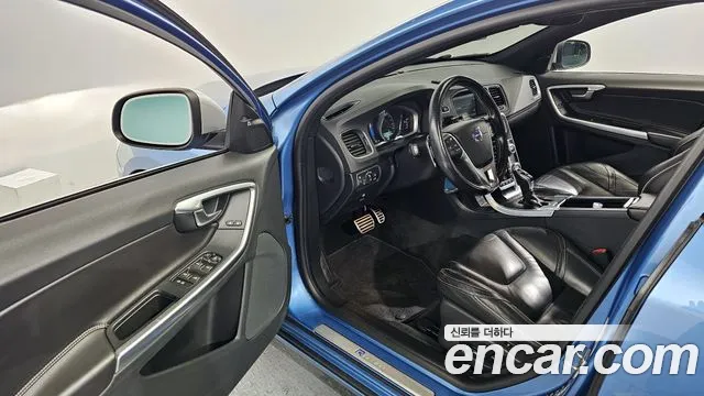Volvo S60 2015 — фото 10