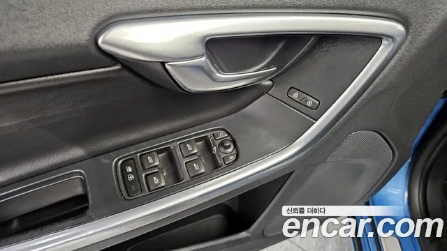 Volvo S60 2015 — фото 14