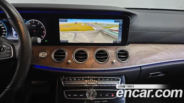 Mercedes-Benz E-Class 2018 — фото 13