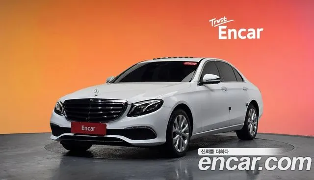 Mercedes-Benz E-Class 2018 — фото 20