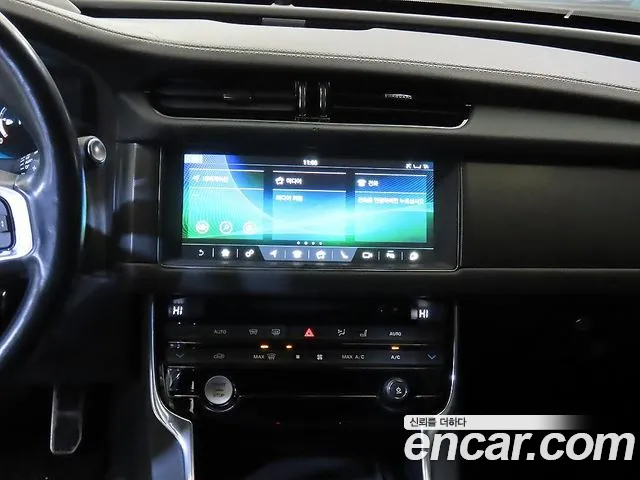 Jaguar XF 2016 — фото 11