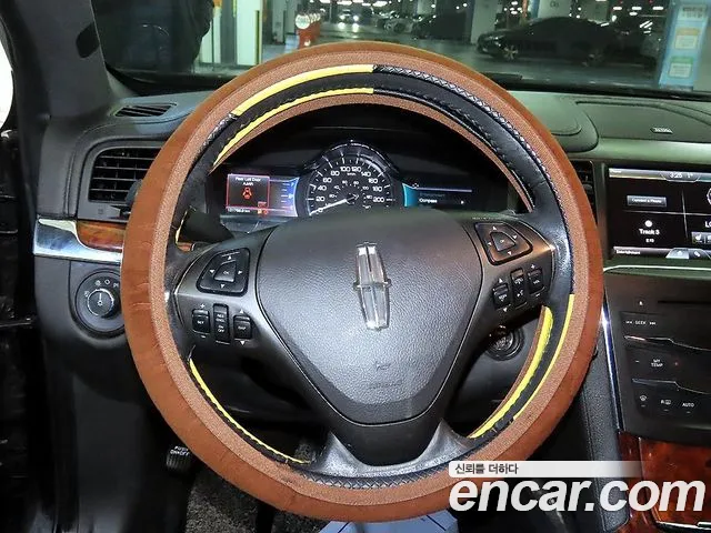 Lincoln MKS 2015 — фото 19