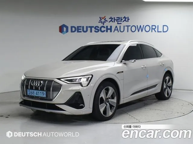 Audi e-tron 2022 — фото 1