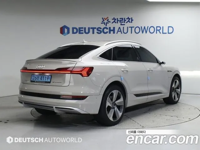 Audi e-tron 2022 — фото 2