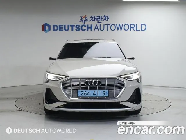 Audi e-tron 2022 — фото 3