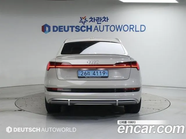 Audi e-tron 2022 — фото 4
