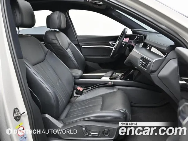 Audi e-tron 2022 — фото 10
