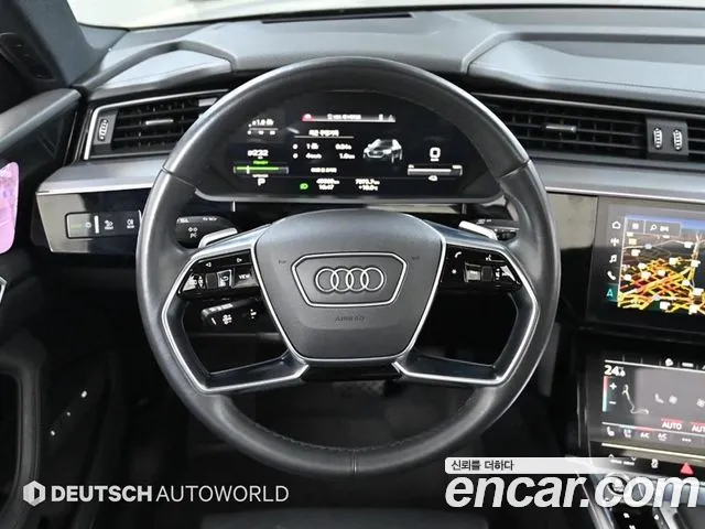 Audi e-tron 2022 — фото 13