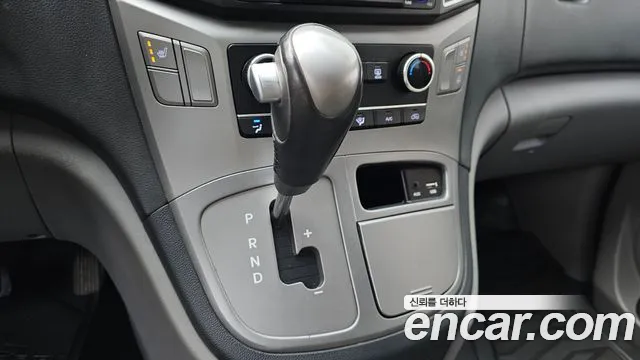 Hyundai Starex 2017 — фото 9