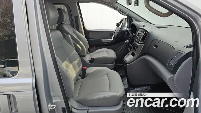 Hyundai Starex 2017 — фото 10